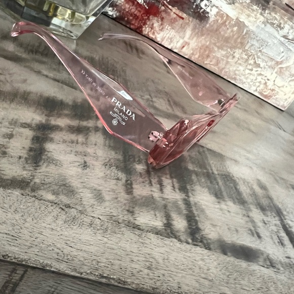 ⭐️SOLD!!⭐️Pink Rectangular Sunglasses - Picture 2 of 4